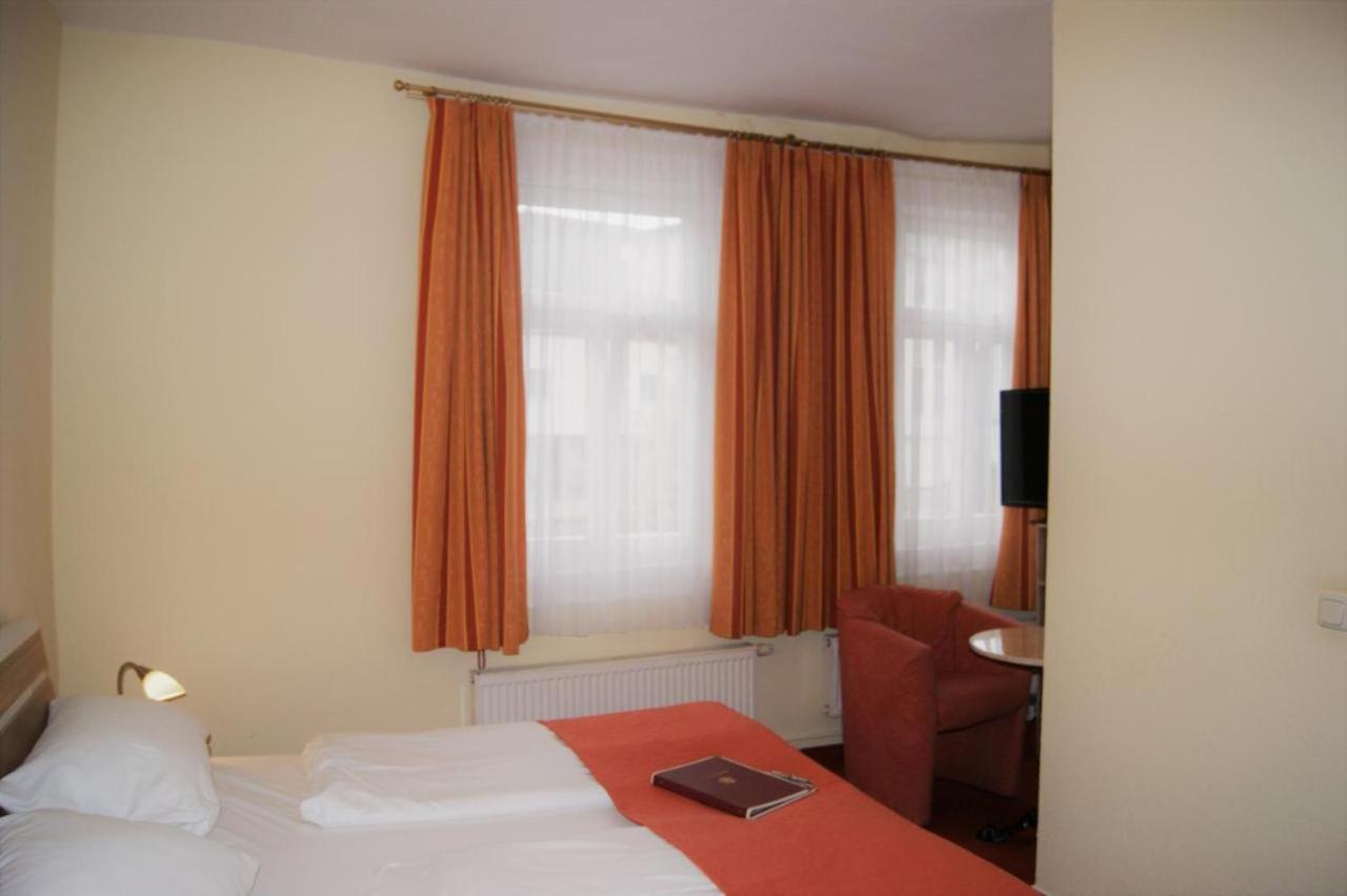 Hotelpension Am Dom Erfurt Esterno foto